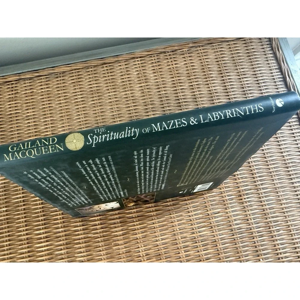 SPIRITUALITY OF MAZES AND LABYRINTHS By Gailand Macqueen - Hardcover With Sleeve